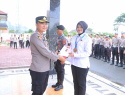 Kapolres Sumbawa Barat Berikan Penghargaan Kepada Personel Polres Sumbawa Barat yang Berprestasi