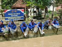 Dukung Program Ke 2 Asta Cita Presiden RI : Satpolairud Polres Dompu Laksanakan Penebaran Bibit Ikan Nila Perdana Di Desa Matua
