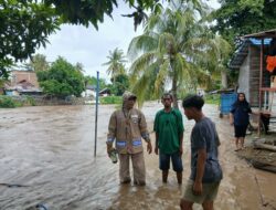Luapan Air Sungai Sebabkan Banjir di Kota Bima, Bhabinkamtibmas Gerak Cepat Bantu Warga