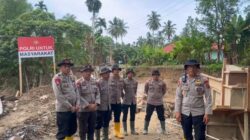 Sat Brimob Polda Sumbar Bangun Jembatan Darurat Penghubung Dua Nagari di Padang Pariaman