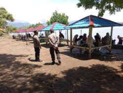 Personel Polsek Asakota Laksanakan Pengamanan di Objek Wisata Pantai Kolo