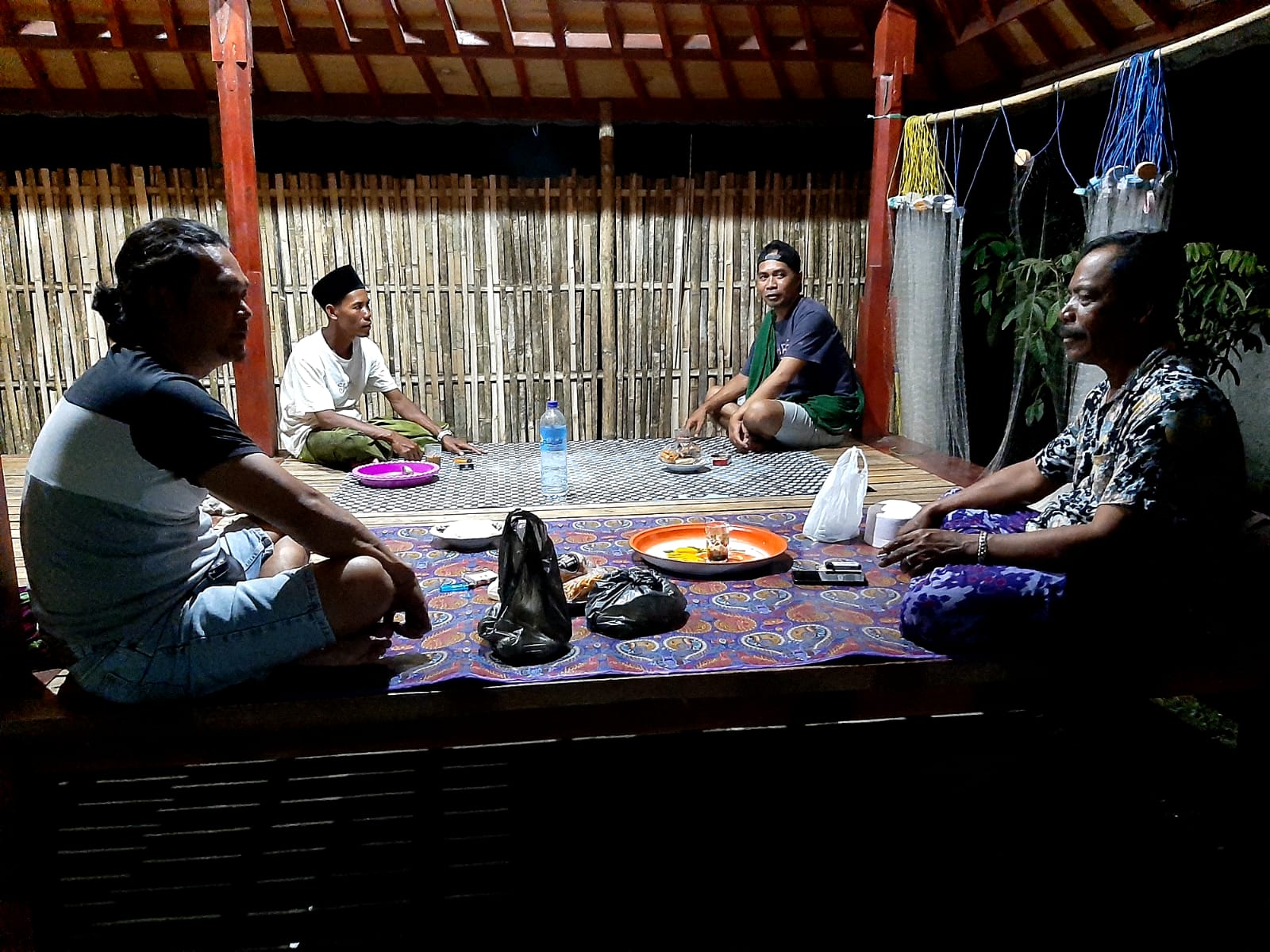 Polisi Sambangi Warga Ronda, Jaga Kamtibmas di Lombok Barat