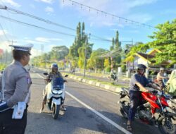 Sat Lantas Polres Bima Kota Laksanakan Rawan Pagi, Bantu Anak Sekolah dan Pejalan Kaki Menyeberang Jalan