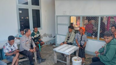 Polsek Kawasan Pelabuhan Laut Bima Gelar Jumat Curhat Bersama Buruh dan Penumpang Kapal