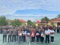 Sambut Hari Bhayangkara ke-79, Kapolres Lombok Utara Bagikan Sembako untuk Pegawai Harian Lepas