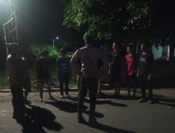 Anggota Piket Polsubsektor Brang Ene Gelar Patroli Dialogis, Ajak Remaja Jaga Kamtibmas