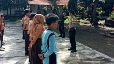 Sinergi TNI-Polri Latih Calon Paskibraka di Lombok Tengah.
