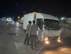 Pengamanan Ketat KMP Surya 777 di Pelabuhan Lembar Berlangsung Kondusif