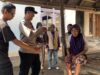 Polsek Lembar Salurkan Bantuan Disabilitas dan Lansia di Dusun Jakem