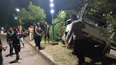 Respon Cepat Laporan Masyarakat, Piket Fungsi Polsek Rasanae Barat Evakuasi Laka Lantas Tunggal di Jalan Lintas Bima-Sumbawa