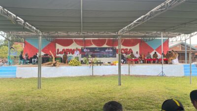 Kapolsek Pekat dan Anggota Amankan HUT ke-26 Desa Tambora