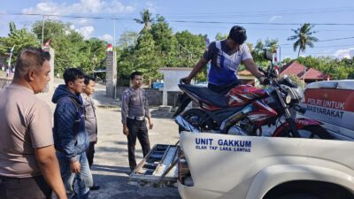Polsek Sanggar Bantu Evakuasi Korban Kecelakaan Lalulintas di Desa Taloko