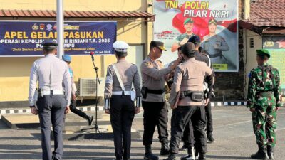 Kapolres Dompu Pimpin Apel Gelar Pasukan Operasi Patuh Rinjani 2025: Sinergi Wujudkan Lalu Lintas Aman dan Tertib