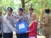 Brimob NTB Ulurkan Bantuan, Berjibaku Bersihkan Puing Banjir Pamotan