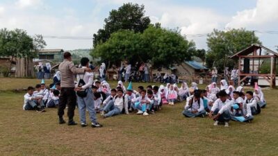 Mencegah Kenakalan Remaja Dikalangan Pelajar, Personel Polsek Parado Sambangi SMAN I Parado