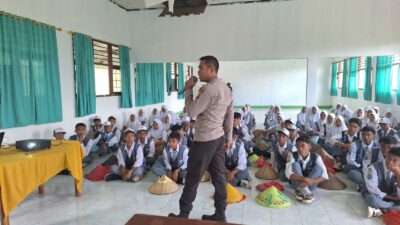 Polsek Langgudu Polres Bima Kota Gelar Penyuluhan Bahaya Narkoba dan Judi Online di SMAN 1 Langgudu