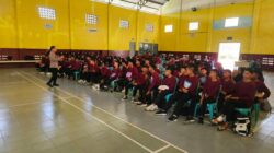 Kapolsek Sekongkang Tekankan Kedisiplinan dan Cegah Kenakalan Remaja pada MPLS SMA Negeri 1 Sekongkang