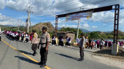 Polsek Taliwang Amankan Pawai Budaya dan Pembukaan Sandeka Dilao’ 2025 di Desa Labuhan Lalar