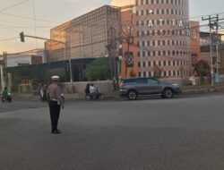 Personel Satlantas Polres Bima Kota Laksanakan Kegiatan Rawan Pagi/Strong Point, Wujudkan Kamseltibcarlantas yang Kondusif