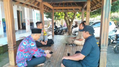 Bhabinkamtibmas Desa Taman Indah Ajak Masyarakat Jaga Kamtibmas Melalui Patroli Dialogis.