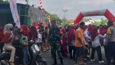 Pawai Rakyat di Bagik Polak Barat, Senyum Anak Hingga Orang Tua Warnai HUT RI ke-80