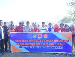 Polres Bima Kota Laksanakan Gotong Royong di Areal Pasar Amahami Dukung Program “KOTA BIMA BISA”