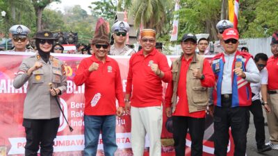Polres Sumbawa Ikut Serta Pawai Alegoris Meriahkan HUT ke-80 RI di Sumbawa, Ajak Masyarakat Jaga Semangat Kebersamaan