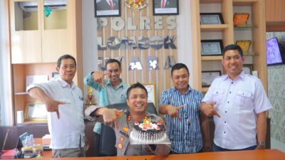 Jaga Soliditas dan Kekeluargaan, Anggota Polres Lombok Utara Rayakan Ulang Tahun Kapolres Secara Sederhana