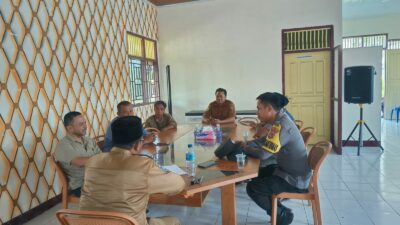 Bhabinkamtibmas bersama pemerintah desa bersinergi melaksanakan kegiatan sosialisasi pencegahan TPPO