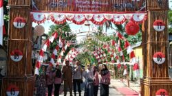 BHABINKAMTIBMAS DESA SERMONG DAMPINGI TIM PENILAI LOMBA GAPURA TINGKAT KABUPATEN SUMBAWA BARAT