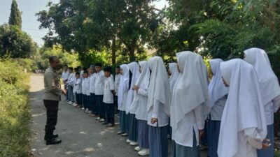 Sat Binmas Polres Lombok Utara Gelar Sosialisasi di SMK Babusallam Gangga