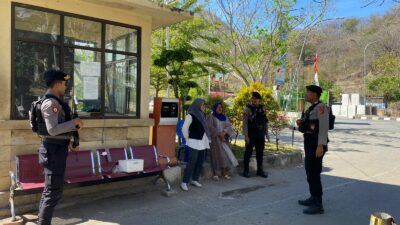‎ Sat Samapta Polres Bima Kota Gelar Patroli Dialogis di Pantai Lawata dan Pasar Amahami