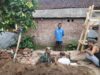 Sejumlah Keluarga di Langko Terima Bantuan Sanitasi Jamban