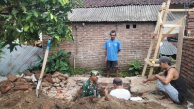 Sejumlah Keluarga di Langko Terima Bantuan Sanitasi Jamban