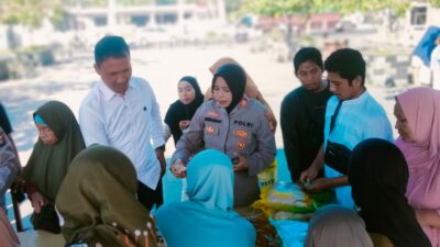 ‎Polres Loteng dan Polsek Jajaran Gelar Gerakan Pangan Murah Sambut HUT RI ke-80