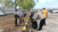 Polsek Kawasan dan Sat Polairud Polres Bima Kota Gelar Baksos Bersih-Bersih di Dermaga Pelabuhan Bima