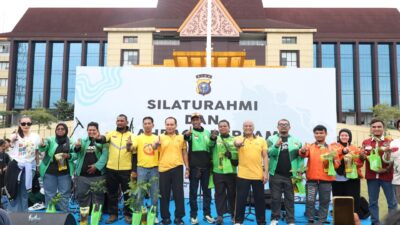 Perkuat Silaturahmi, Polisi dan Ojol Olahraga hingga Makan Bersama di Polda Riau