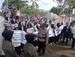 Polres Bima Kota Beri Pengamanan Aksi Unjuk Rasa di Depan Gedung DPRD Kabupaten Bima