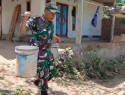 TNI Bersama Warga Ringankan Beban Kebutuhan Air Bersih
