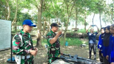 Anggota Kodim 1606 Mataram Latih Menwa UMMAT Disiplin Lewat Senjata SS1