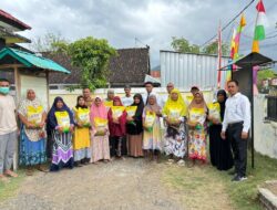 Tabur Kebaikan, Sat Intelkam Polres Bima Kota Berbagi Beras pada Warga Kurang Mampu