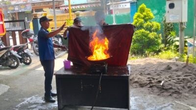 Babinsa Bengkel Dukung Pelatihan Warga dalam Cegah Kebakaran Rumah Tangga