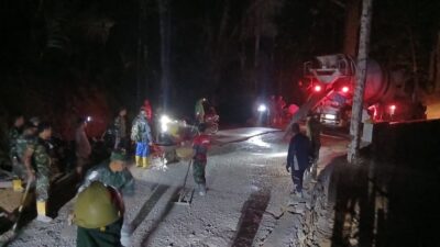 Pembangunan Jalan TMMD 1606 Mataram Dikebut Meski Diguyur Hujan