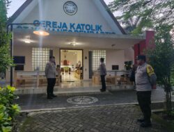 Polres Loteng Laksanakan Pengamanan Malam Natal di Sejumlah Gereja dan Tempat Ibadah