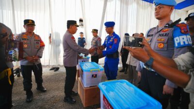 Kapolri Beri Motivasi dan Apresiasi kepada Anggota Polri Terdampak Bencana di Sumbar