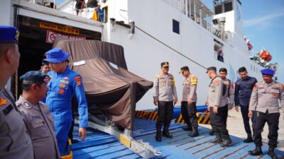 Kapal MV Egon Tiba di Pelabuhan Krueng Geukueh, Kapolres Lhokseumawe Terima Bantuan Polri