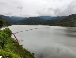 Hujan Intens, Babinsa Pantau Bendungan Meninting