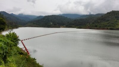 Hujan Intens, Babinsa Pantau Bendungan Meninting