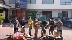 Wujudkan Kepastian Hukum, Wakapolres Sumbawa Hadiri Pemusnahan Barang Bukti Inkracht di Kejari