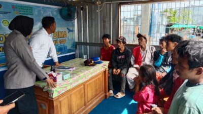 Pos Terpadu Ops Lilin 2025 Pelabuhan Laut Bima Berikan Himbauan Kamtibmas kepada Buruh Pelabuhan